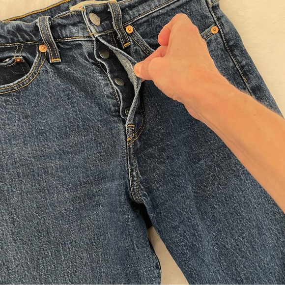 Levi’s Wedgie Straight Cropped Jeans - Picture 6 of 13